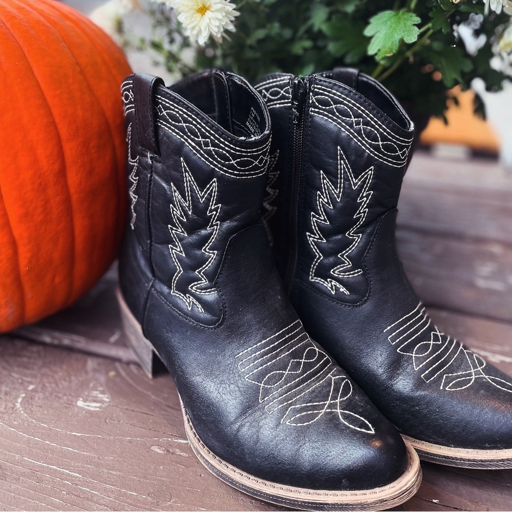 Coconuts by Matisse short western boots